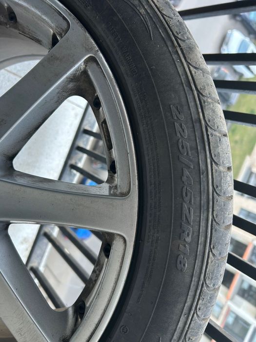 Продам корейские летние шины с литыми легкосплавными дисками 225/45/18