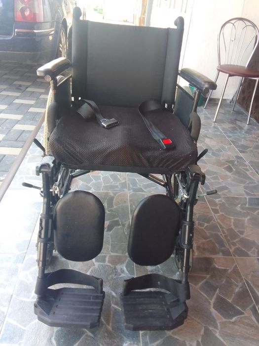 Cărucior pentru dezabili pliabil