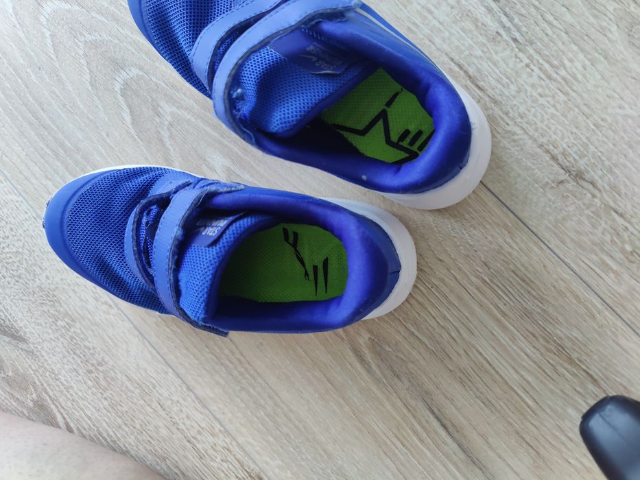 Nike mărimea 27. Defect prezentat în poza