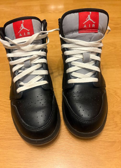 Vând adidași Jordan Air – mărimea 40