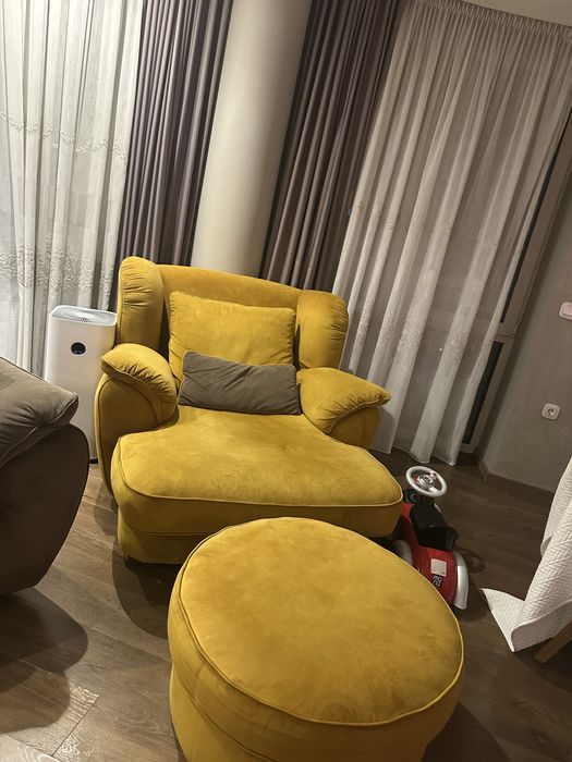 Диван с фотьол и табуретка