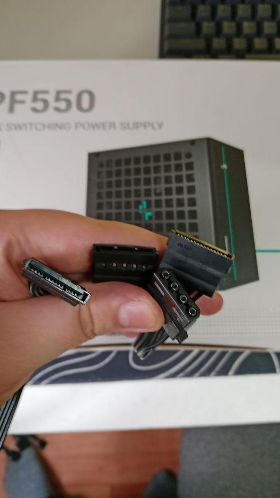 Продам блок питания deepcool pf550