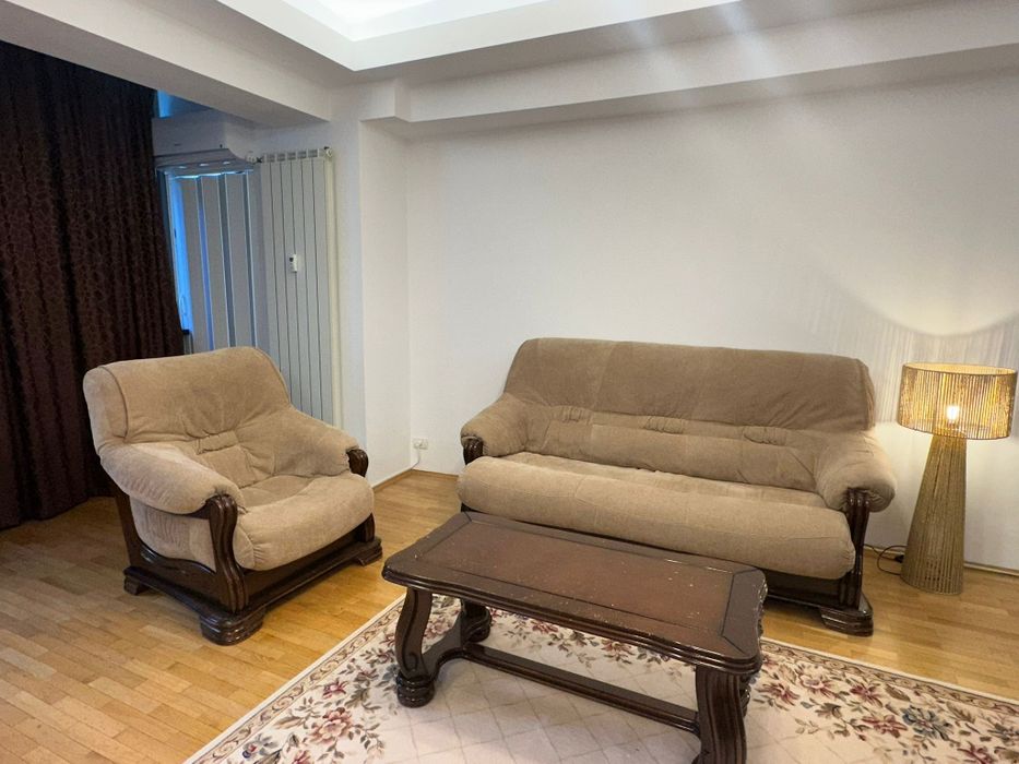 Canapea extensibila și fotoliu