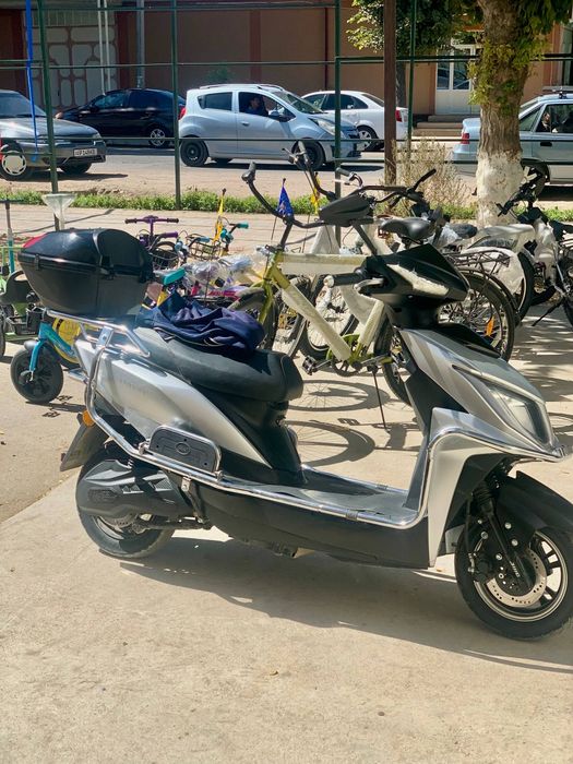 Skuter moto narxini kelishamiz