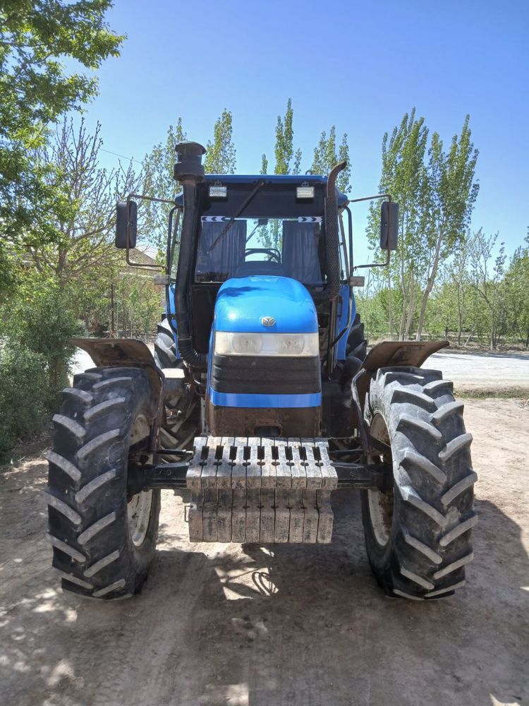 New Holland traktor