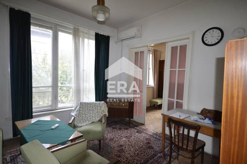 тристаен апартамент с парко място  в топ център