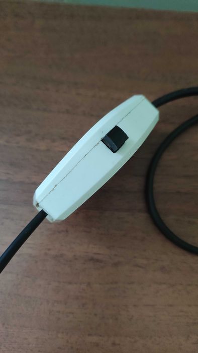 Немска порцеланова настолна лампа декорирана с 22 карата злато