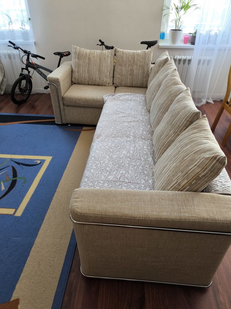 Угловой диван раскладной с креслом.