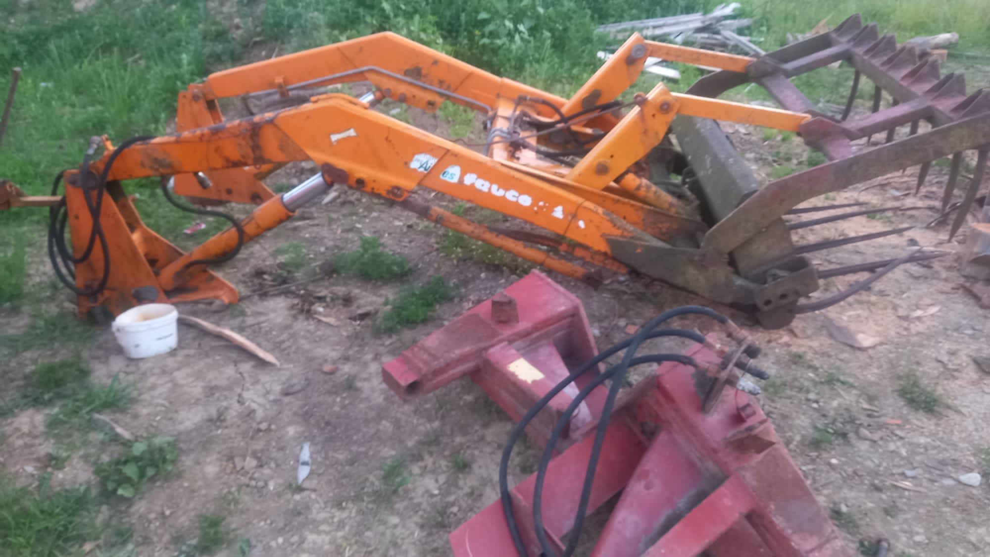 incarcator tractor.4 cilindri.cupa Crocodil