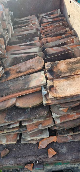 Vand tigla solzi de peste in conditie buna.1 leu bucata