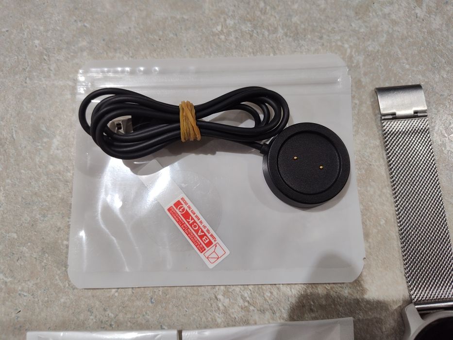 Vând Amazfit GTR, 42mm, cutie full, accesorii extra.