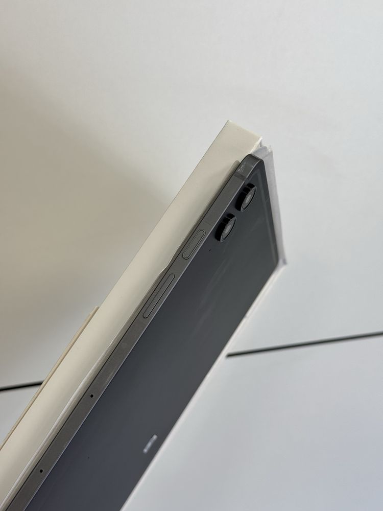 Продавам Samsung Galaxy TAB S9 FE+ 5G