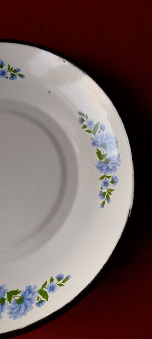Эмалированное советское блюдо.