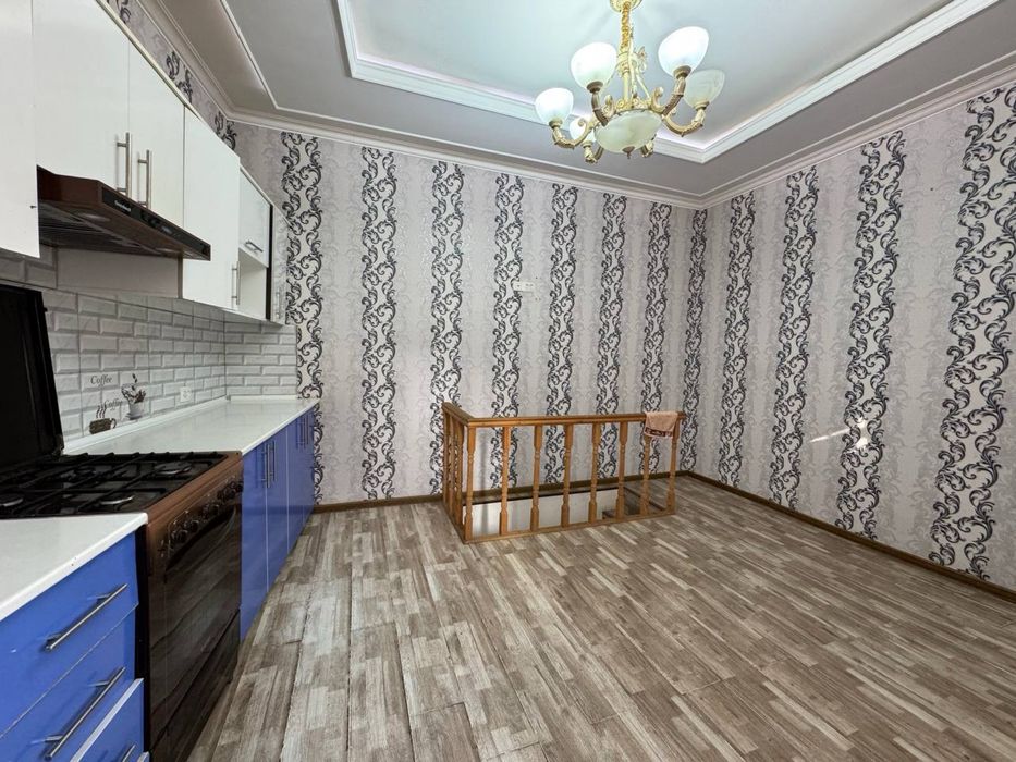 Бадамзар 6 комн 3,5 сотик еуродом