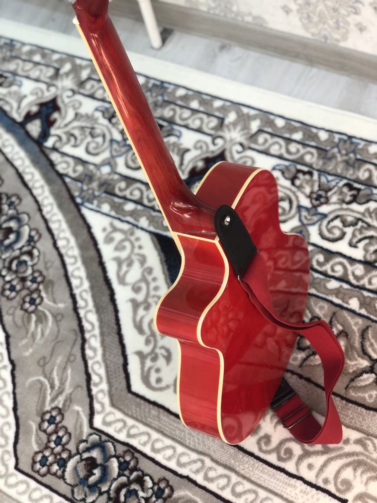 Gitara narxi 900.000ming arginal bilan 1/1