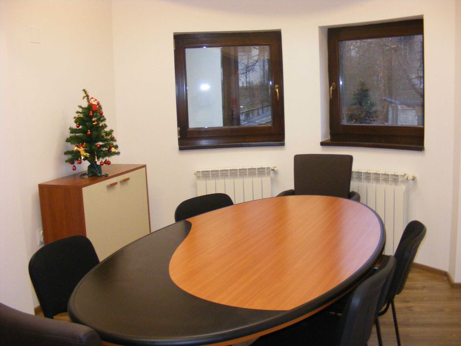 Spatiu pentru birou, cabinet medical, ultracentral, langa UMF