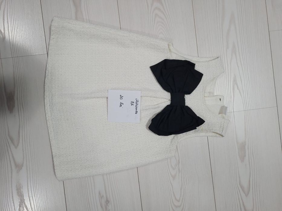 Vand haine mărimea 86,preț pe bucata
Nu asigur transport