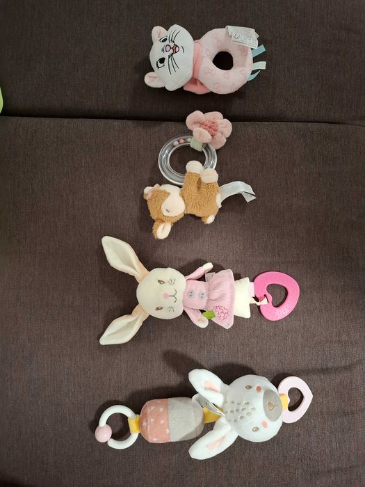 Играчки и книжки за бебе