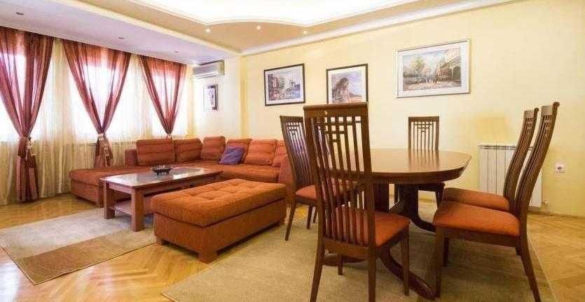 Дава се под наем Двустаен апартамент в Бургас, Център - 55 кв.м за 204 € - Снимка #3