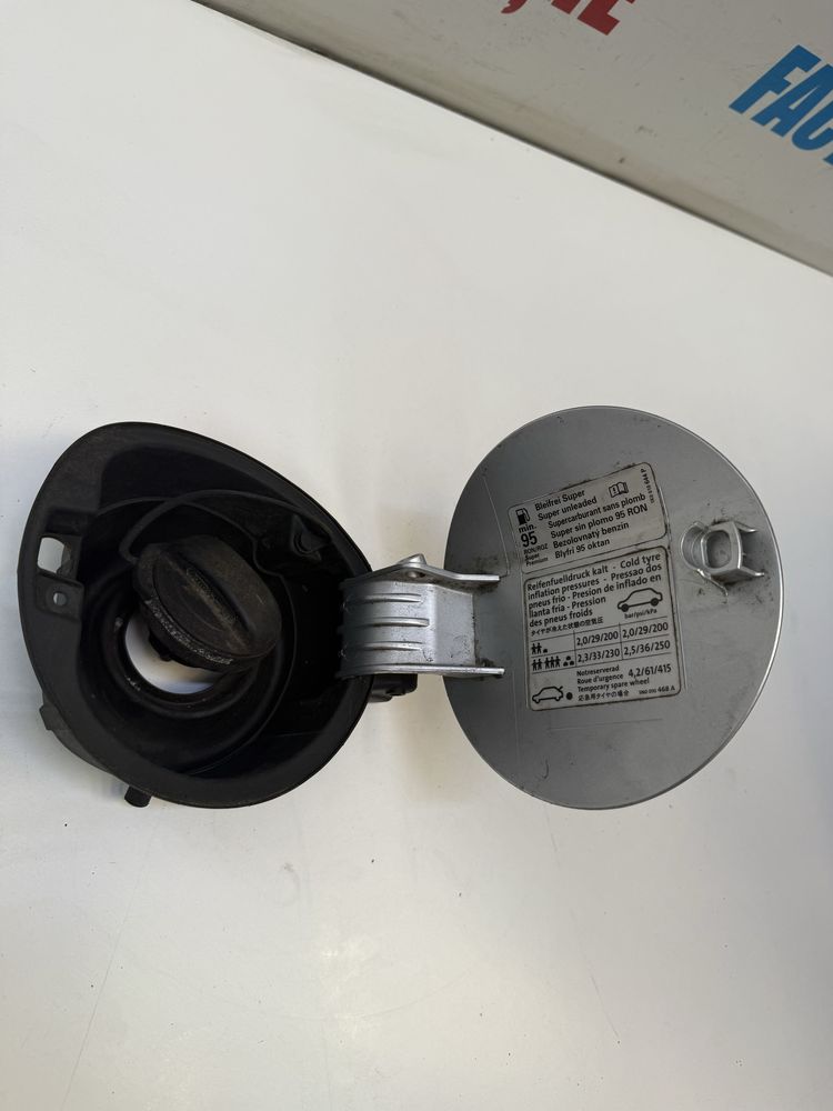 Usa portita buson actuator rezervor VW Tiguan gri argintiu LA7W