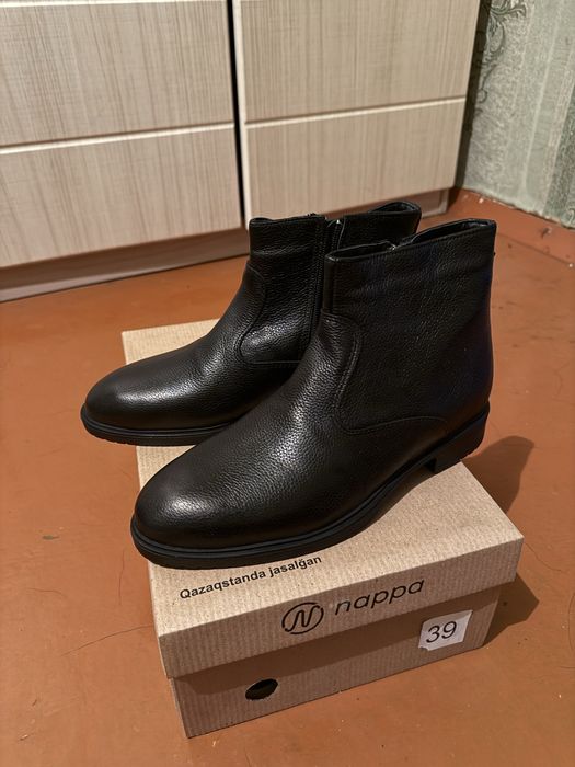 Продам зимние ботинки новые, 39 размер.