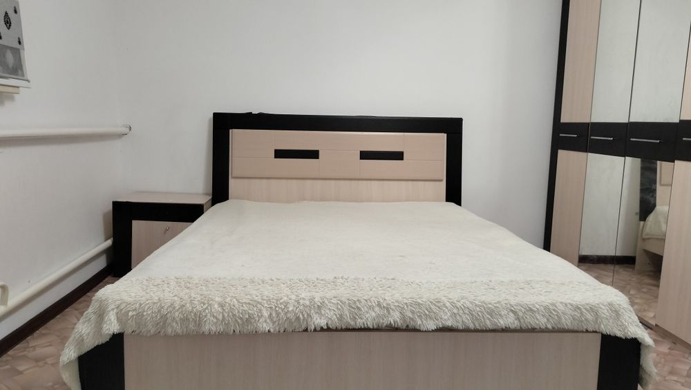 Кравать 2 шт тумбасымен  сатылады 55000тг жағдайы жаксы матрасы таза