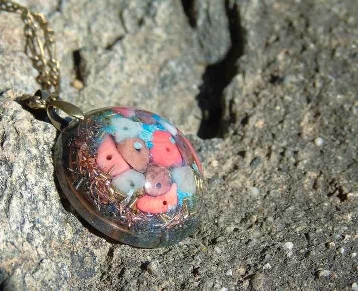 Pandantiv Orgonic Emisferic cu Rodonit, Amazonit, Coral Roz