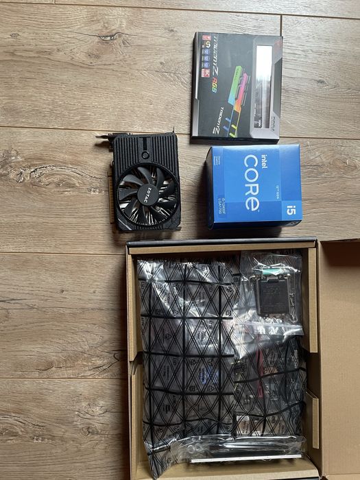 Placa de baza + procesor + 2x memorie ram + placa video
