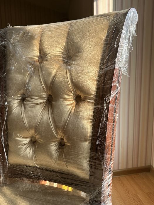 Стол обеденный и стулья