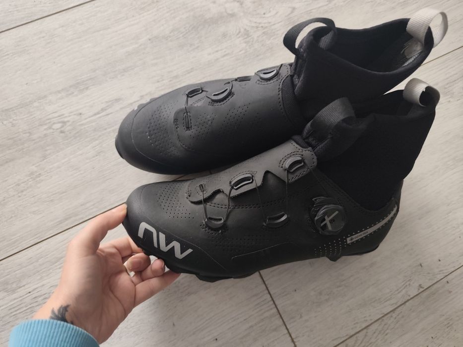 Зимни обувки за колоездене