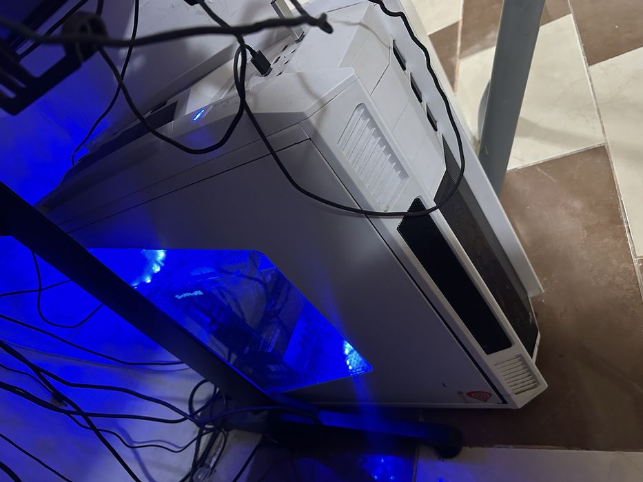 Pc gaming de vanzare full cu tot cu birou