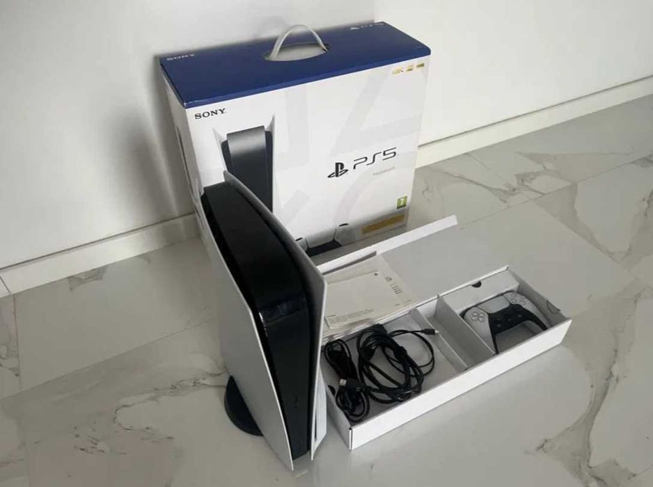 PlayStation 5 (Disc версия) – отлично състояние!