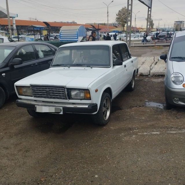 Vaz 2107 sotiladi