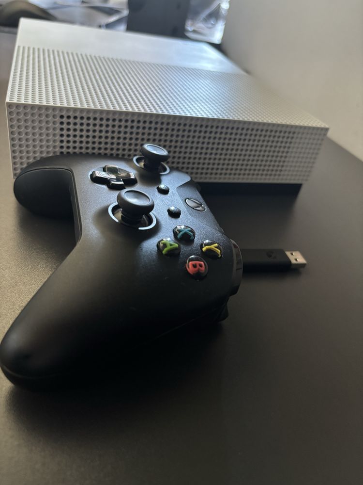 Vand Xbox One S 1TB + 8 Jocuri Negociabil [URGENT]