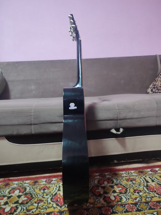 Гитара в хорошем состоянии