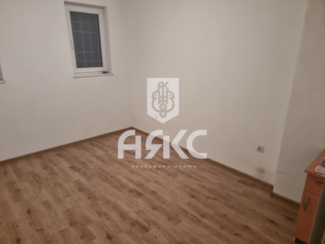 Тристаен апартамент в кв. Модерно предградие