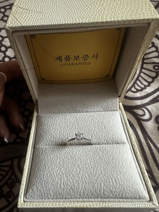 Кольцо с бриллиантом новое 16,5 р