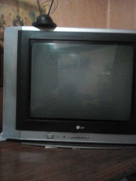 продам на запчасти телевизор LG