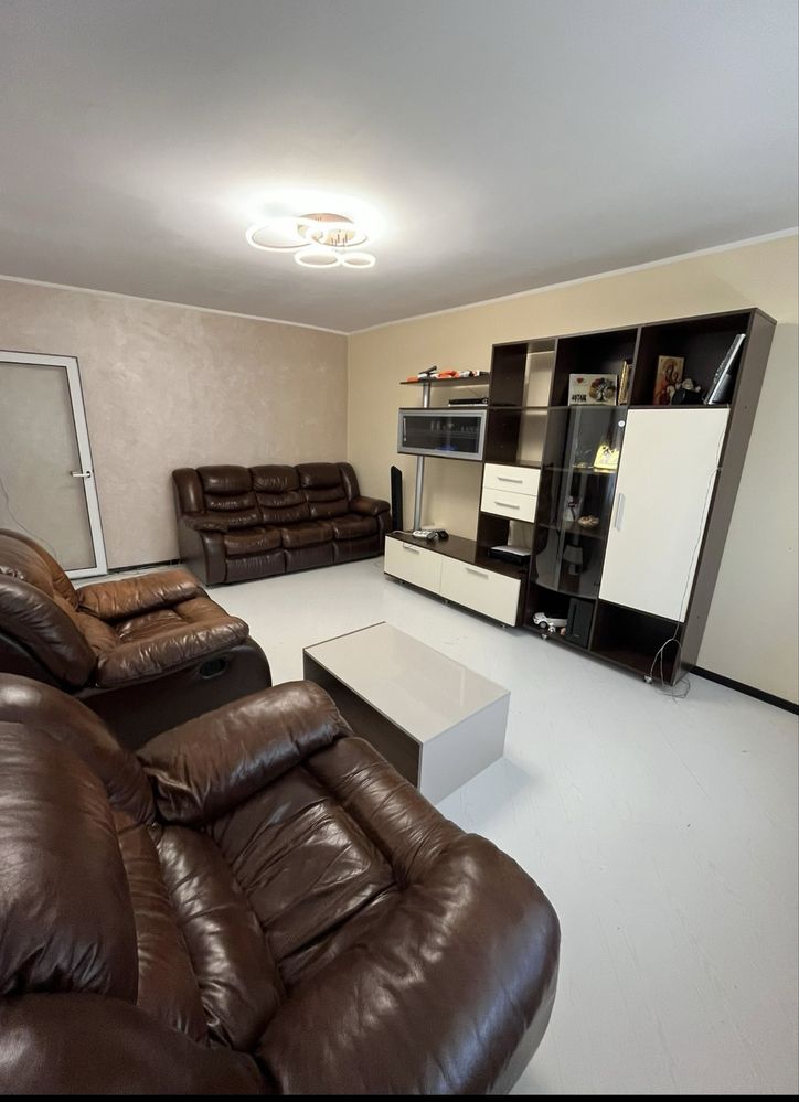 Vand apartament 3 camere zona IC .Frimu!