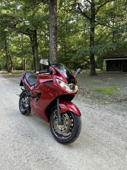 Triumph sprint st 1050