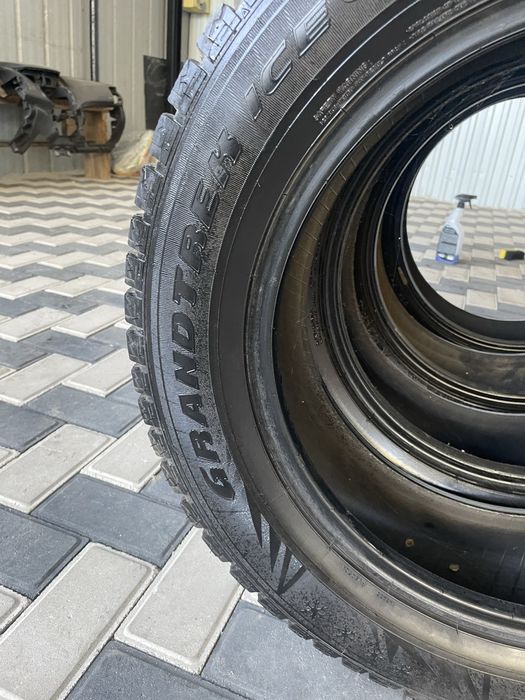 Шины шипованые в хорошем состоянии