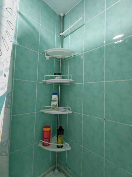 Угловая телескопическая полка для ванной