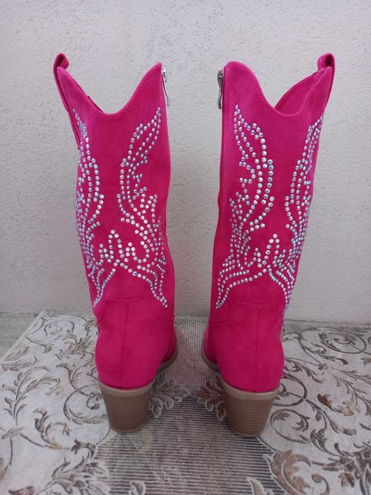 Ботуши, спортни обувки и боти с чанта комплект.