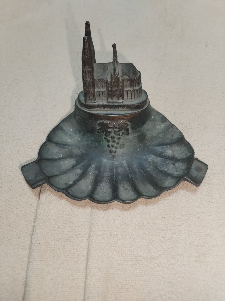 Scrumiera veche de bronz