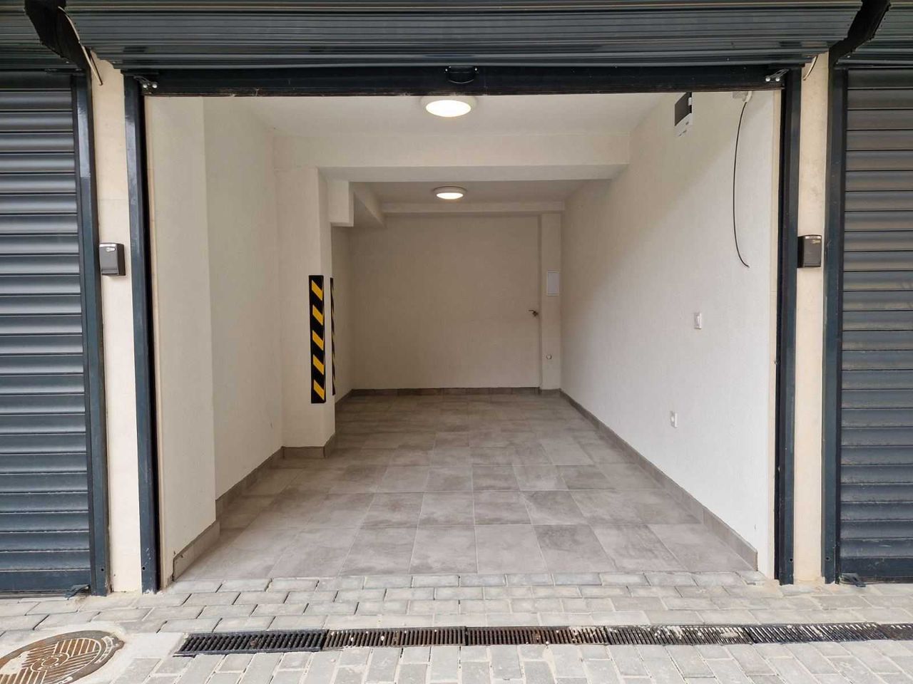 Дава се под наем Гараж / Паркомясто в Варна, Аспарухово - 16 кв.м за 137.7 € - Снимка #1
