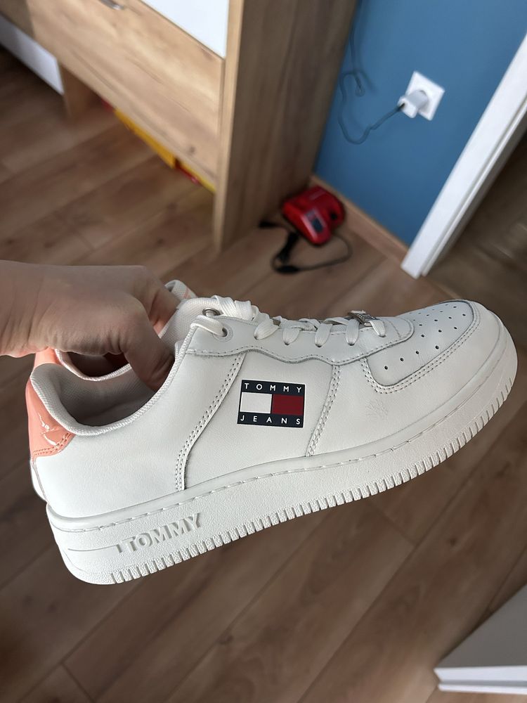 Tommy Hilfiger 39