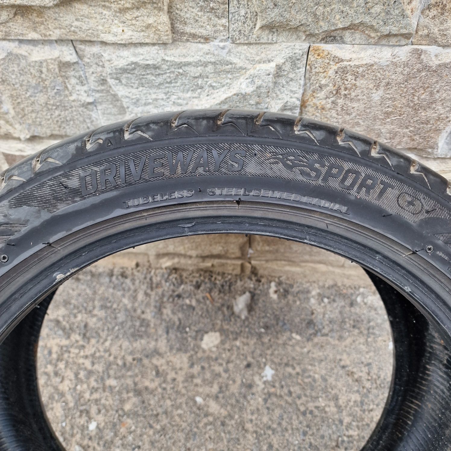 2  бр.  Гуми  LASSA  DRIVEWAYS +