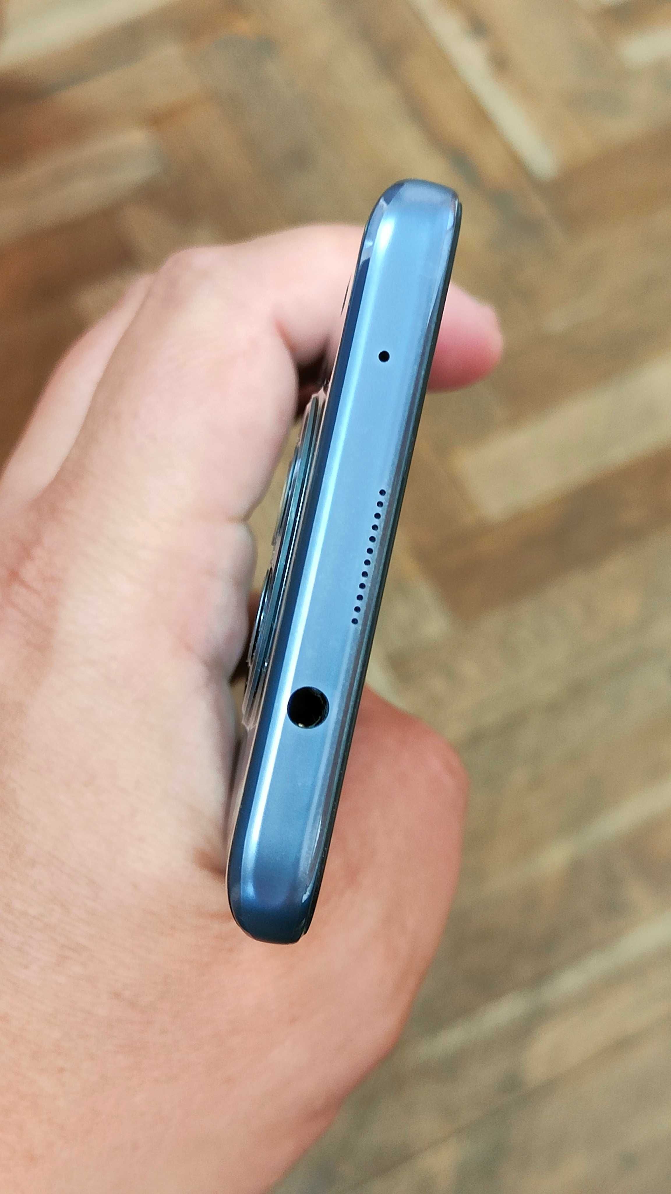 Huawei nova 8i .