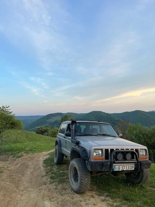 Cherokee xj 2.5 fara rugina