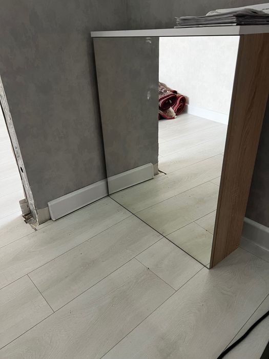 Продам зеркало (шкаф) в ванну